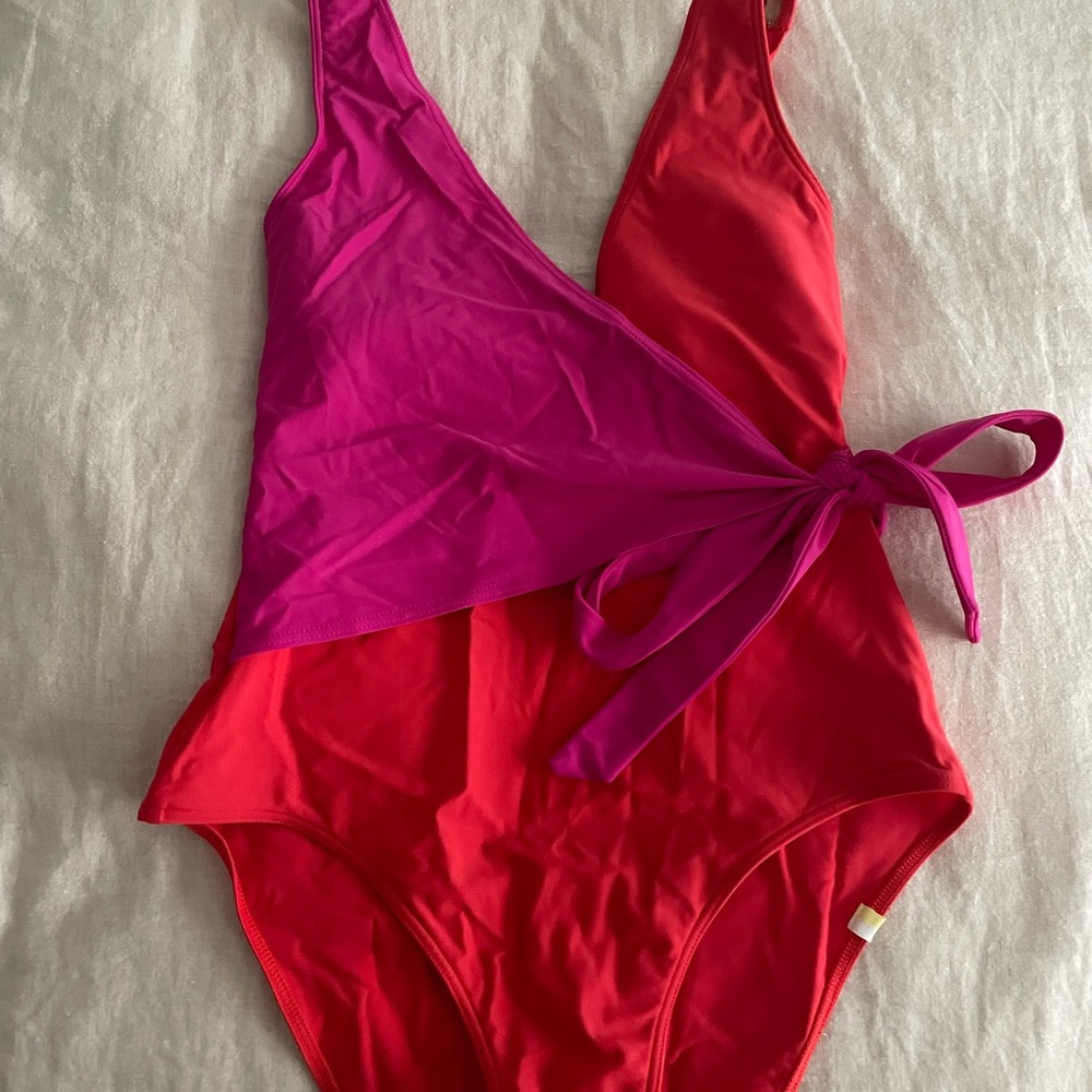 Summersalt size 6 one piece swim suit